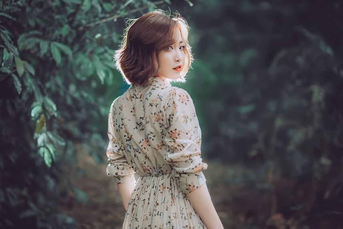 Tạo dáng chụp nghiêng